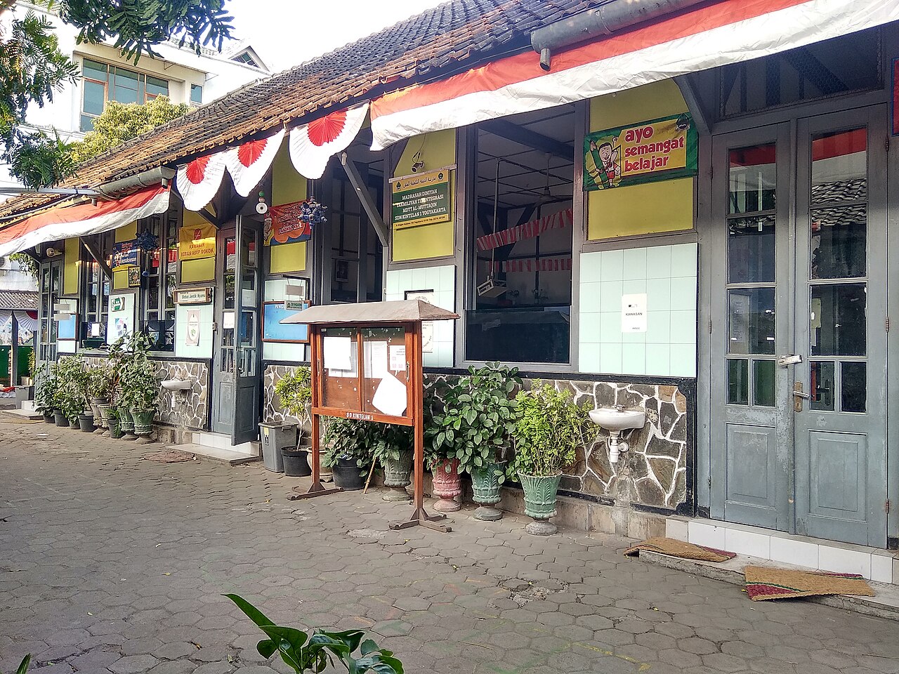 Rehab sekolah